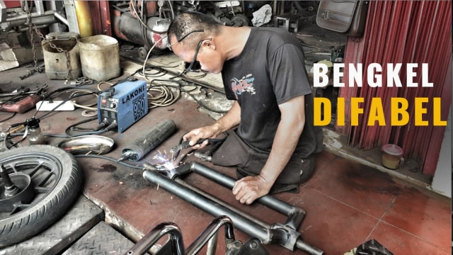 Catur Bambang, pendiri bengkel difabel di Ciputat, Kamis (9/8). (Foto: Tommy Wahyu Utomo/kumparan)