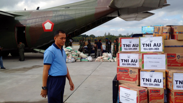 12 ton bantuan dari Yogyakarta disalurkan ke Lombok, Sabtu (11/8/18). (Foto: Arfiansyah Panji Purnandaru/kumparan)