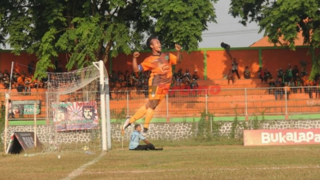 Tiga Gol Faruq Antar Persekabpas Bungkam Blitar Poetra FC