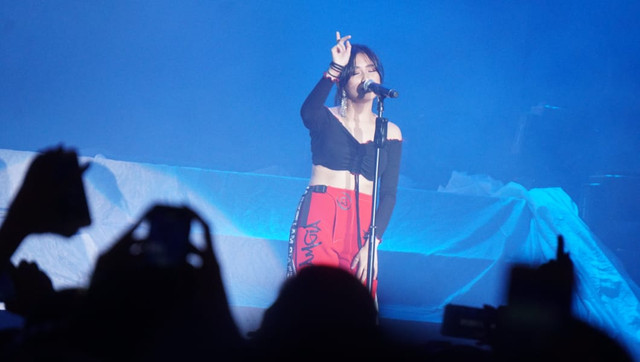 Penampilan penyanyi Niki Zefanya di ON OFF Festival 2018 di Jakarta, Sabtu (11/8/2018). Foto: Helmi Afandi Abdullah/kumparan