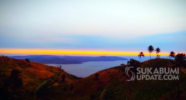 Bunga Warna-warni Percantik Panorama Alam Bukit Cibuti di Geopark Ciletuh Sukabumi
