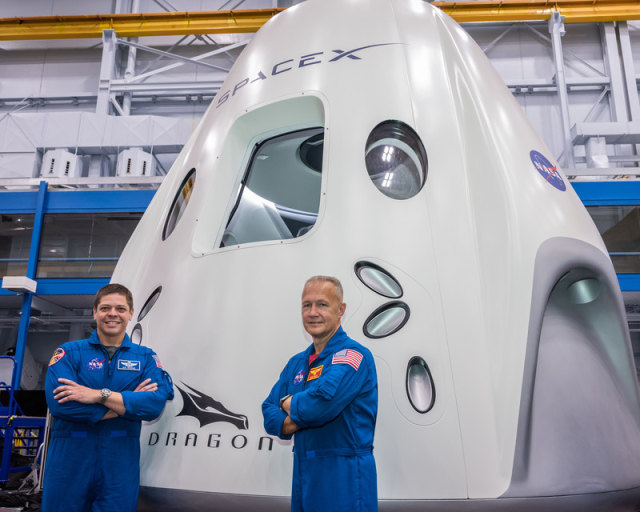 Astronaut Bob Behnken (kiri) dan Doug Hurley. (Foto: NASA)