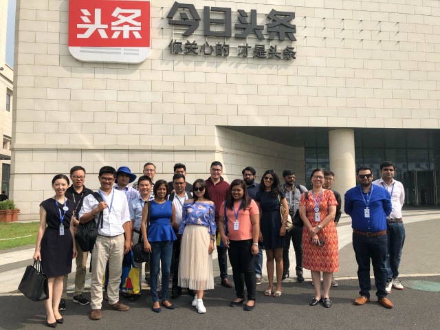 Delegasi jurnalis Asia Selatan dan Asia Tenggar di kantor Bytedance (Foto: Zhang Sheping)