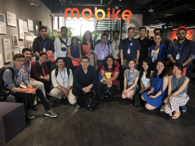 Delegasi jurnalis Asia Selatan dan Asia Tenggara di kantor Mobike (Foto: Li Rui)