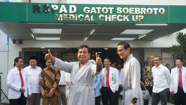 Prabowo Subianto dan Sandiaga Uno di RSPAD Gatot Soebroto, Jakarta, Senin (13/8/2018). (Foto: Irfan Adi Saputra)