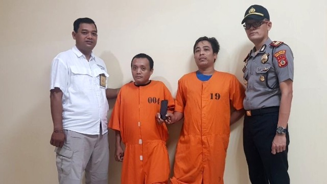 Dua pelaku pencopetan turis asing di kawasan Kuta diamankan di Mapolsek Kuta, Badung, Bali, Senin (13/8).  (Foto: Cisilia Agustina Siahaan/kumparan)