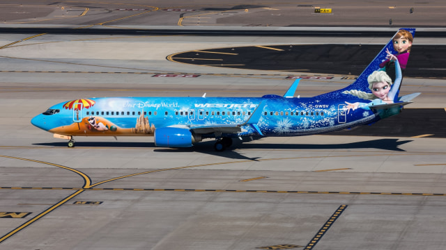 Maskapai WestJet, bergambar Disney Frozen. (Foto: Flickr/Andreas Muhl)