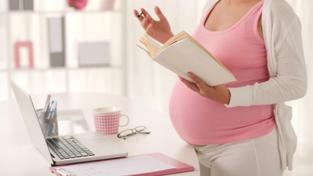 Ilustrasi ibu hamil bekerja. (Foto: Thinkstock)
