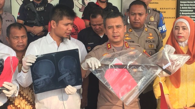 Konfrensi press rilis tersangka pembacokan siswa tawuran antar sekolah di Polres Tangsel, Senin (13/8/2018). (Foto: Ferry Fadhlurrahman/kumparan)