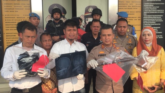 Konfrensi press rilis tersangka pembacokan siswa tawuran antar sekolah di Polres Tangsel, Senin (13/8/2018). (Foto: Ferry Fadhlurrahman/kumparan)