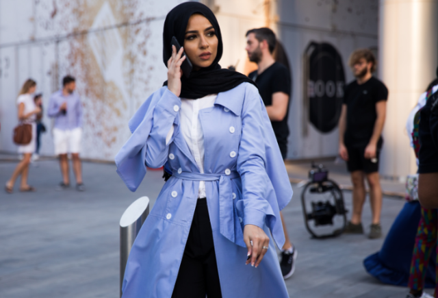 Tutorial Hijab Segi Empat Simpel dan Cocok untuk Kantoran