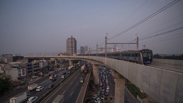 Kereta MRT saat melaju menuru Stasiun MRT Fatmawati, Jakarta.  Foto: MRT Jakarta