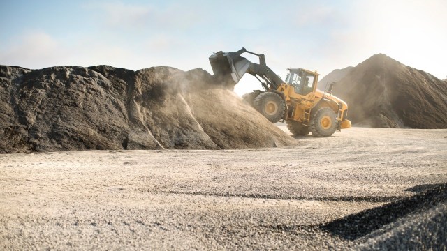 Ilustrasi tambang semen. Foto: Getty Images
