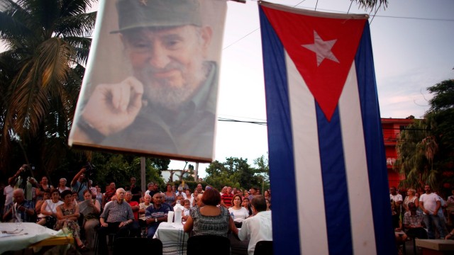 Saat masyarakat Kuba menghadiri diskusi publik tentang perubahan konstitusi negara, Havana, Kuba (13/08/2018). (Foto: REUTERS/Tomas Bravo)