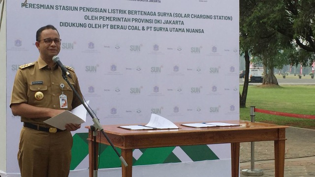 Anies mengikuti acara kerja sama penyediaan Solar Charging Station di Monas, Selasa (14/8). (Foto: Moh Fajri/kumparan)