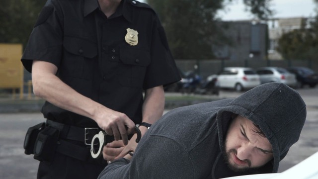 Ilustrasi ditangkap polisi. Foto: Shutter stock