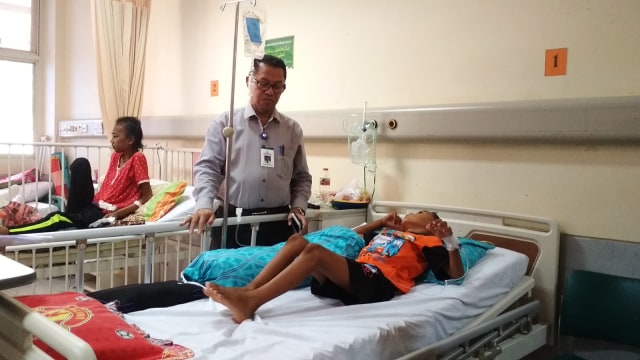 Seorang Siswa di Aceh Tak Bisa Berjalan Usai Disuntik Vaksin MR, Selasa (14/8). (Foto: Zuhri Noviandi/kumparan)