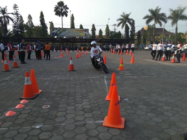 Menyambut HUT RI, Polres Tegal Adakan Ujian SIM Gratis