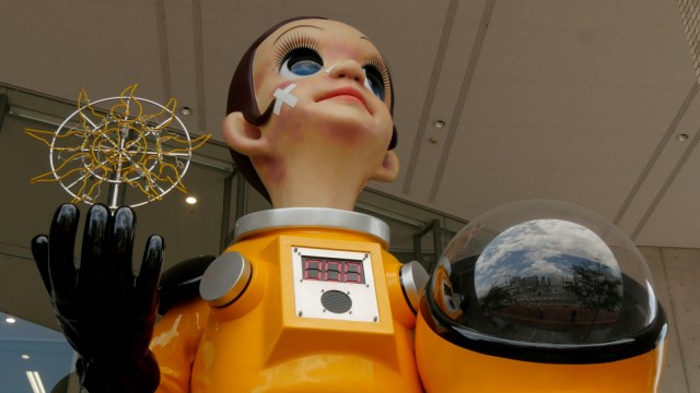 Patung Bocah Berpakaian Pelindung Nuklir di Fukushima, Jepang, Selasa (14/8/2018). (Foto: Reuters/Kwiyeon Ha)