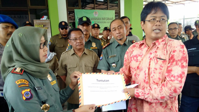 Tuntutan para demonstran pecinta burung berkicau tolak Permen nomor 20  (Foto: Arfiansyah Panji Purnandaru/kumparan)