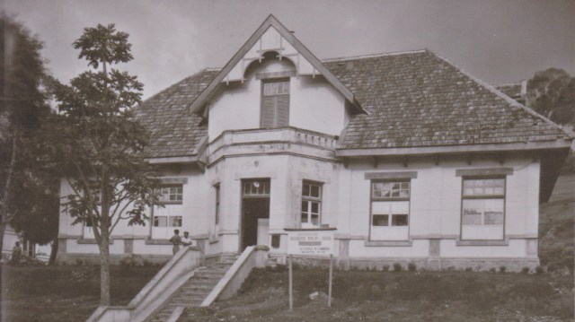 Suasana di studio RRI Bukit Tinggi 31 Agustus 1950. (Foto: Arsip foto Kempen RI)