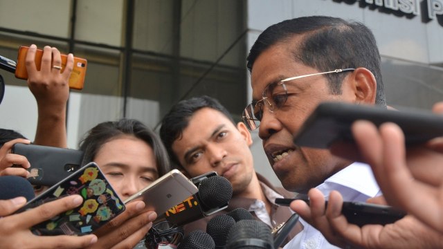 Menteri Sosial RI Idrus Marham, menyambangi KPK untuk menjalani pemeriksaan oleh penyidik Komisi Pemberantasan Korupsi (KPK) sebagai saksi dalam kasus suap PLTU Riau-1, Gedung KPK, Jakarta, Rabu  (15/8/2018). (Foto: Nadia K. Putri/kumparan)