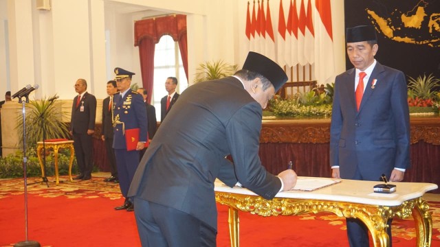 Syafruddin dilantik oleh Presiden Joko Widodo menjadi MenPAN-RB di Istana Negara, Jakarta (15/8/2018). (Foto: Yudhistira Amran Saleh/kumparan)