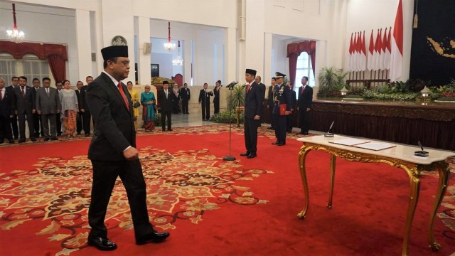 Syafruddin dilantik oleh Presiden Joko Widodo menjadi MenPAN-RB di Istana Negara, Jakarta (15/8/2018). (Foto: Yudhistira Amran Saleh/kumparan)