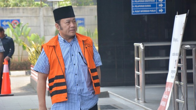Tersangka suap Bupati Lampung Selatan, Zainuddin Hasan diperiksa penyidik KPK di Gedung KPK, Jakarta (15/8/2018). (Foto: Nadia K. Putri/kumparan)