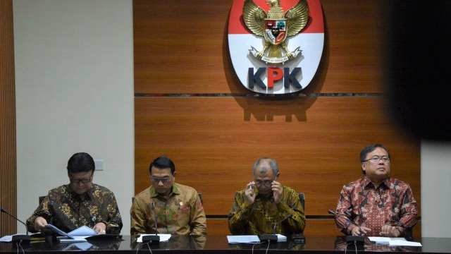 (ki-ka) Menteri Dalam Negeri, Tjahjo Kumolo, Kepala Staf Kepresidenan, Moeldoko, Ketua KPK RI Agus Rahardjo, Menteri PPN/Kepala Bappenas Bambang Brodjonegoro di konferensi perss Kolaborasi Cegah Korupsi di Gedung KPK, Jakarta (15/8/2018). (Foto: Nadia K. Putri)