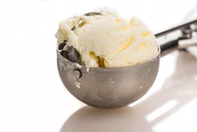 Ilustrasi menyendok es krim (Foto: Thinkstock)