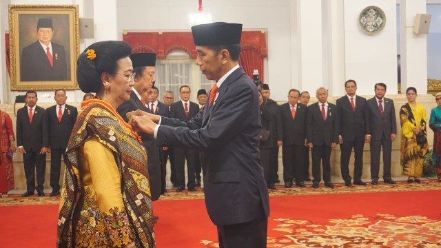 Presiden Joko Widodo Berikan Tanda Kehormatan Kepada 8 Orang yang Berjasa Pada Bangsa dan Negara di Jakarta, Rabu (15/8/2018). (Foto: Yudhistira Amran Saleh/kumparan)