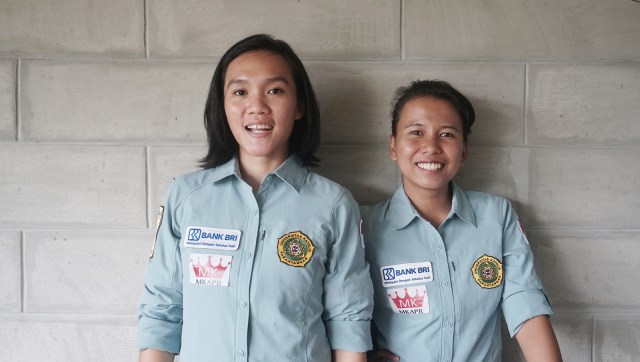 Fransiska (kiri) dan Mathilda (kanan) dua pendaki perempuan yang sukses mencapai puncak Everest, Rabu (15/8). (Foto: Eny Immanuella Gloria)