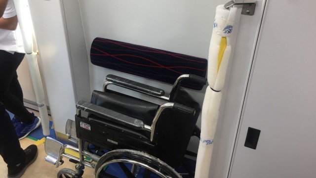 Suasana di dalam Light Rail Transit (LRT) Jakarta. (Foto: Fachrul Irwinsyah/kumparan)