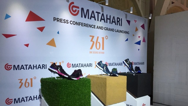 Rangkaian produk sepatu dari kolaborasi Matahari dan 361 Degrees  (Foto: Hesti Widianingtyas/kumparan)