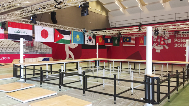 Kondisi ring tinju yang masih terbengkalai di Hall C JIExpo, Rabu (15/8). (Foto: Sandy Firdaus/kumparan)