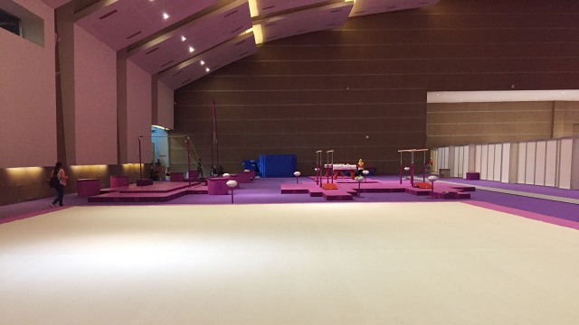 Arena latihan cabor senam di Hall D JIExpo, Rabu (15/8). (Foto: Sandy Firdaus/kumparan)