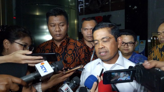 Menteri sosial Idrus Marham usai diperiksa sebagai saksi dalam perkara korupsi suap pembangunan PLTU Riau-1 (Foto: Aprilandika Pratama/kumparan)