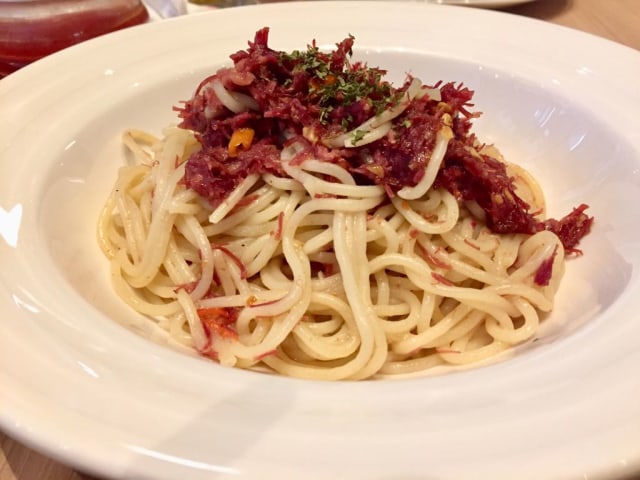 Corned Pasta Aglio Olio (Foto: Safira Maharani/ kumparan)