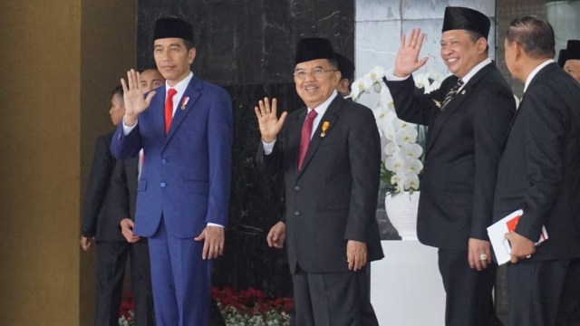 Joko Widodo dan Jusuf Kalla di Gedung DPR/MPR. Foto: Yudhistira Amran Saleh/kumparan