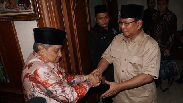 Said Aqil Siradj dan Prabowo Subianto di kantor PBNU (Foto: Fanny Kusumawardhani/kumparan)