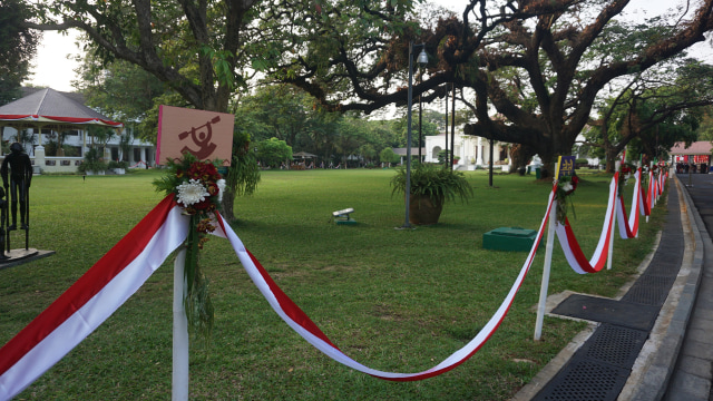 Hiasan HUT ke-73 RI di Istana Merdeka, Jakarta. (Foto: Yudhistira Amran Saleh/kumparan)