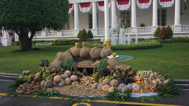 Hiasan HUT ke-73 RI di Istana Merdeka, Jakarta. (Foto: Yudhistira Amran Saleh/kumparan)