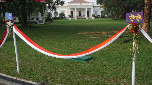 Hiasan HUT ke-73 RI di Istana Merdeka, Jakarta. (Foto: Yudhistira Amran Saleh/kumparan)