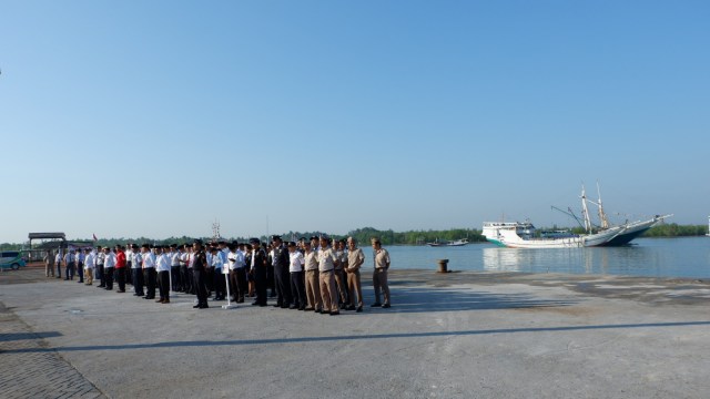 Upacara HUT RI Pelindo II di Pelabuhan Tanjung Pandan Belitung, Jumat (17/8/18). (Foto: Resya Firmansyah/kumparan)