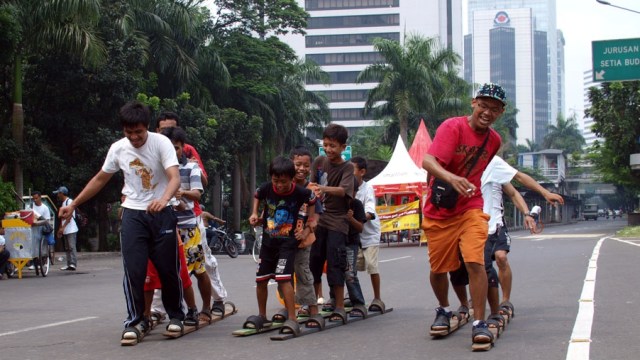 Lomba balap bakiak. (Foto: Flickr/Dhyan Sulistyono)