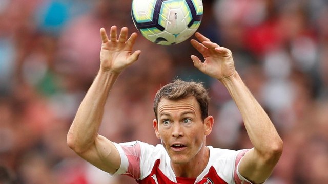 Lichtsteiner pada pertandingan debutnya untuk Arsenal. (Foto: Reuters/John Sibley)