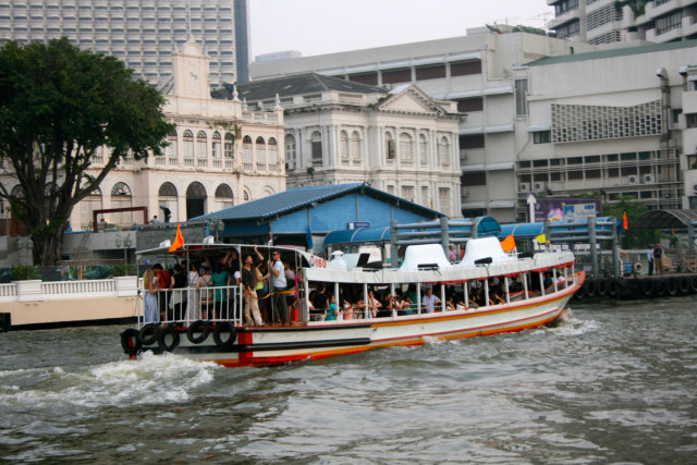 Kapal Chao Phraya Express di Thailand (Foto: Flickr/Ian Gratton)