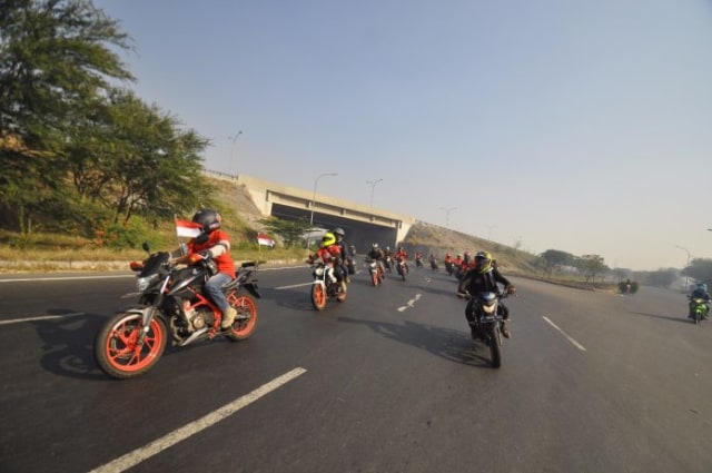 Komunitas Honda CB150R StreetFire Jawa Timur Touring Kemerdekaan ke Bromo