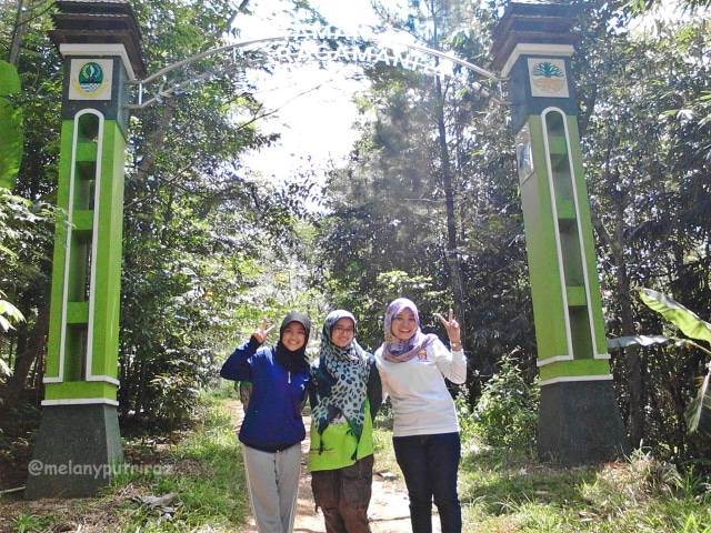 Para Wanita Pendaki Gunung Manglayang  Jatinangor Sumedang (7)